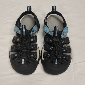 Size 6 Keen Water shoes